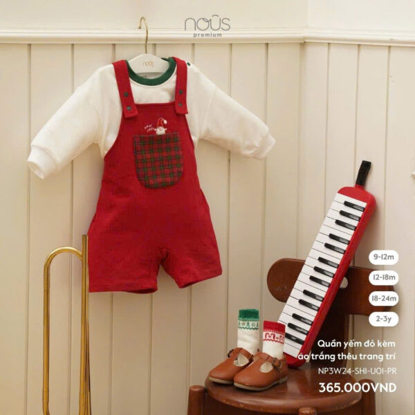 Quần Baby yếm đỏ kèm áo trắng thêu trang trí